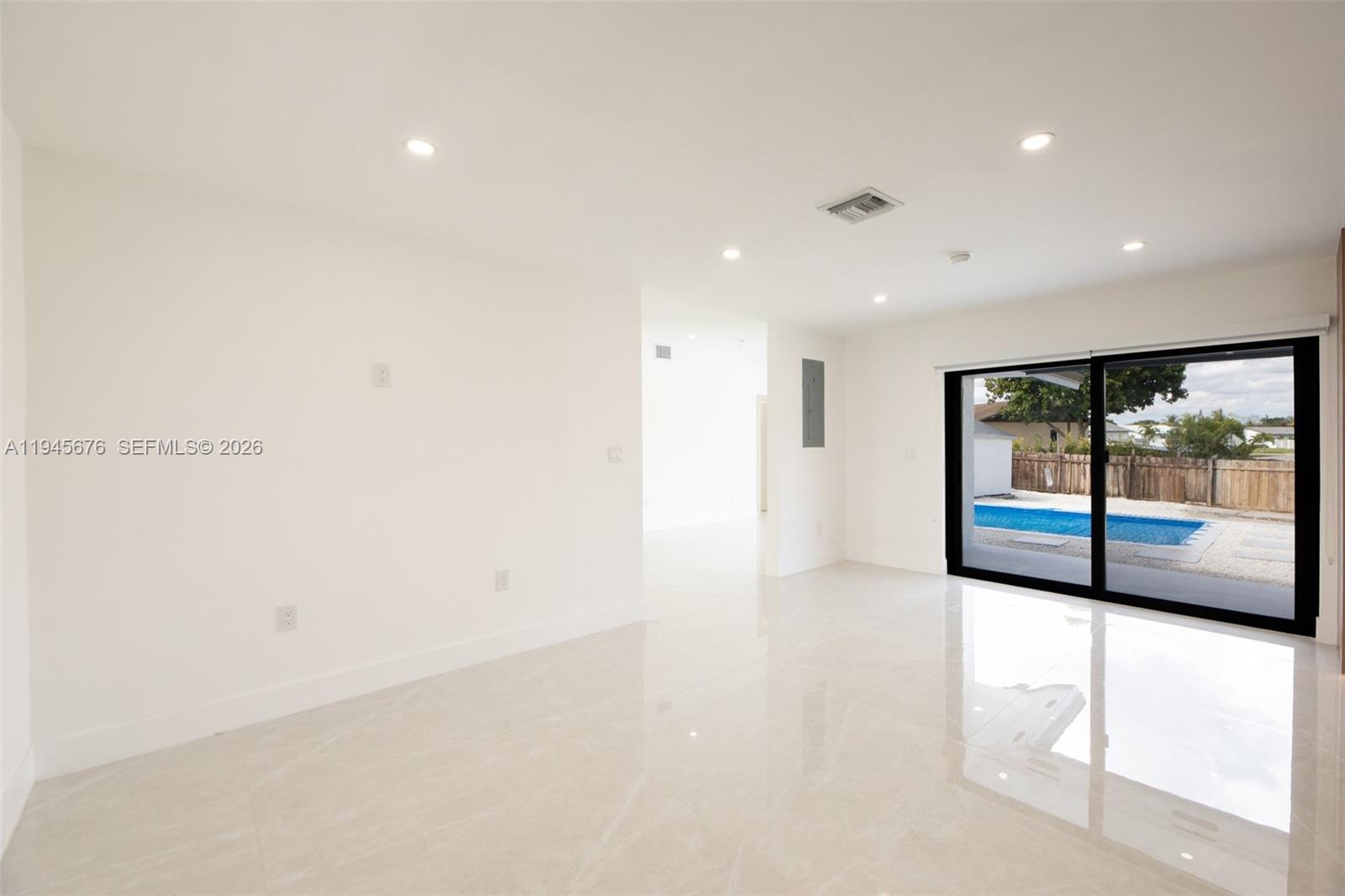 MEADOW WOOD MANOR #4 - Residential