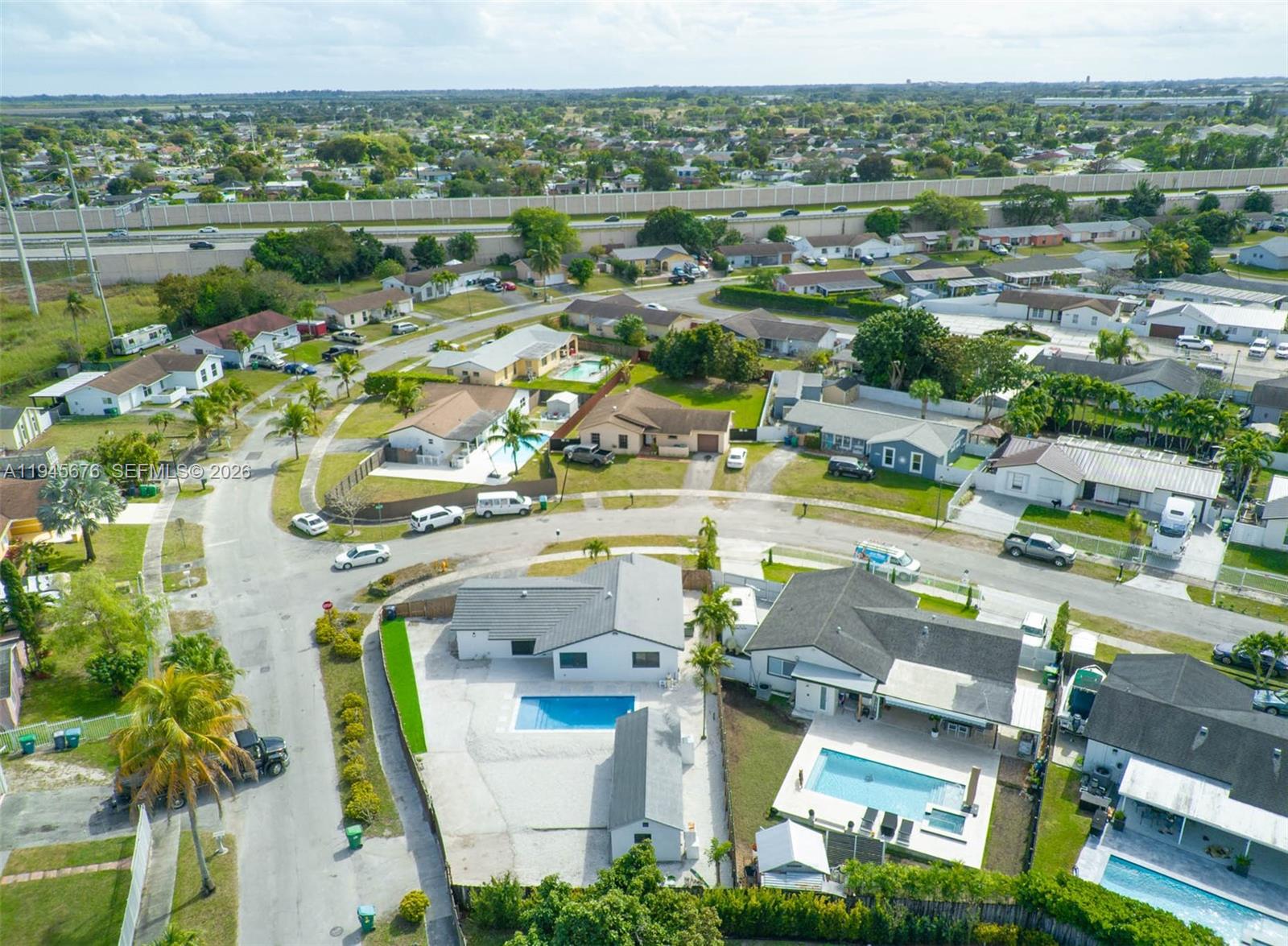 MEADOW WOOD MANOR #4 - Residential