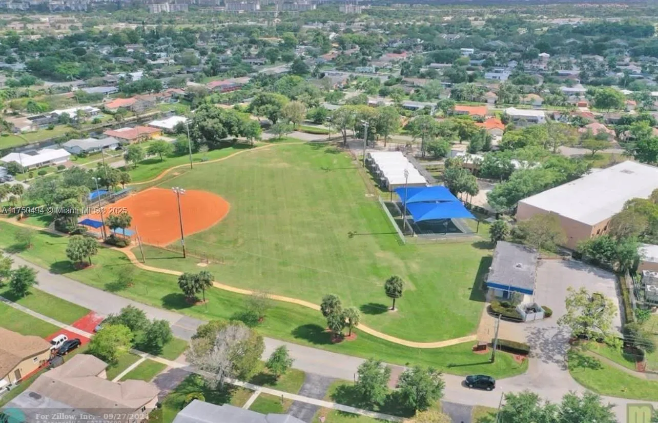 Coconut Creek, Florida 33066, United States, 4 Bedrooms Bedrooms, ,4 BathroomsBathrooms,Residential,Pending,78538