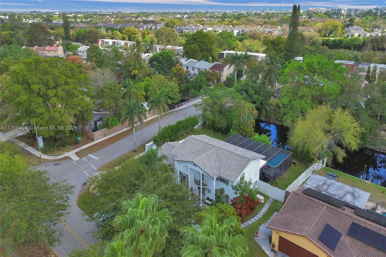 Coconut Creek, Florida 33066, United States, 4 Bedrooms Bedrooms, ,4 BathroomsBathrooms,Residential,Pending,78538