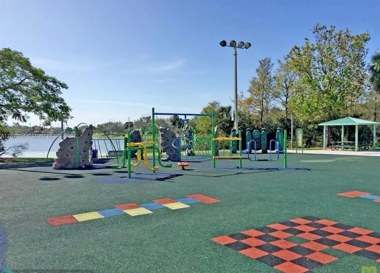 Coconut Creek, Florida 33066, United States, 4 Bedrooms Bedrooms, ,4 BathroomsBathrooms,Residential,Pending,78538