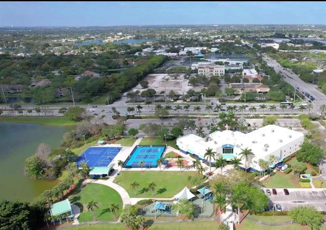 Coconut Creek, Florida 33066, United States, 4 Bedrooms Bedrooms, ,4 BathroomsBathrooms,Residential,Pending,78538