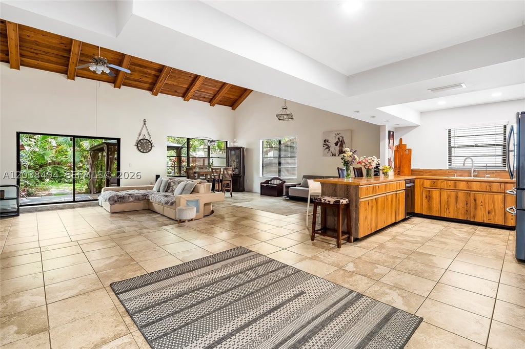 Photo of 3340 Oak Dr, Hollywood, FL 33021 (MLS # A12038494)