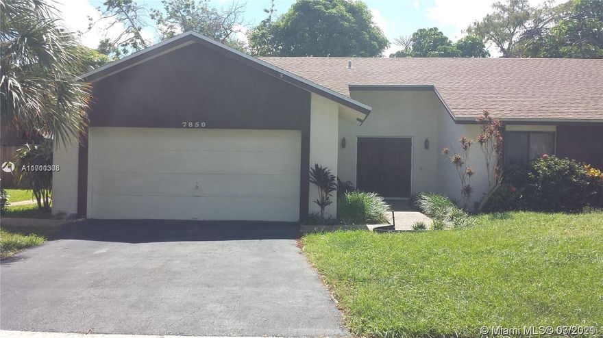 3 Bedroom, 2 Bathroom House with 2 Car Garage and almost two thousand square feet! Located in a Great
Neighborhood! Convenient Location, close to Major Highways - I-75, Turnpike, I-595. Walking Distance to Super
Target, Great Shopping Area. Minutes to Sawgrass Mills Mall. Near Millennium Middle School, Banyan Elementary
School, Tamarac Elementary School.Sold As-is.
Located in a Great
Neighborhood! Convenient Location, close to Major Highways - I-75, Turnpike, I-595. Walking Distance to Super
Target, Great Shopping Area. Minutes to Sawgrass Mills Mall. Near Millennium Middle School, Banyan Elementary
School, Tamarac Elementary School.Sold As-is.