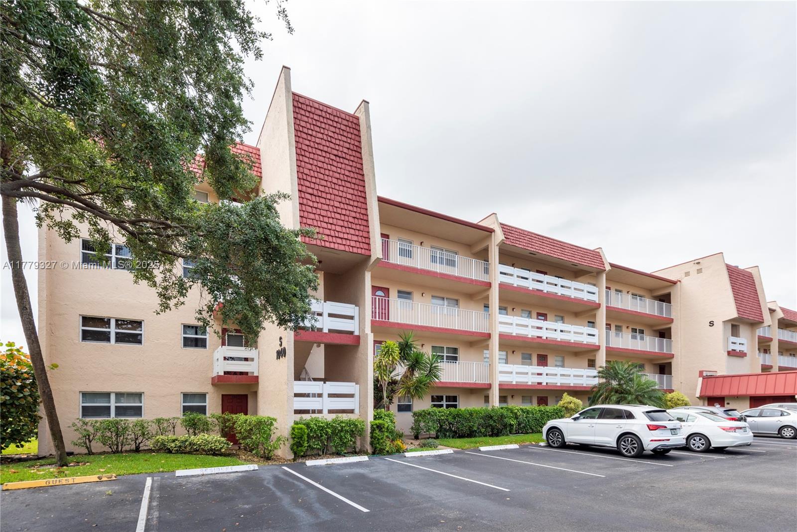 Property for Sale at 1040 Country Club Dr 101, Margate, Broward County, Florida - Bedrooms: 2 
Bathrooms: 2  - $115,000