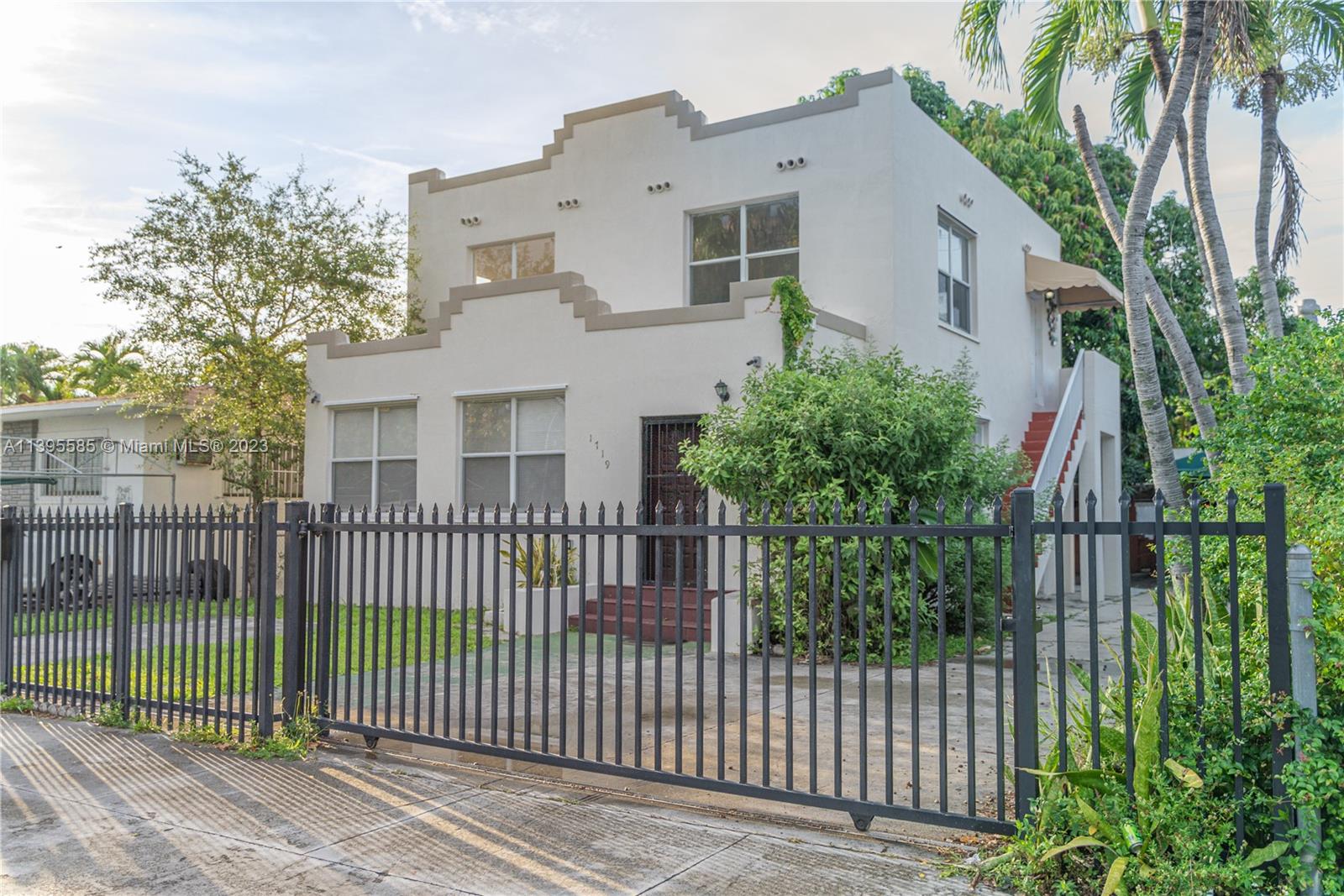 Introducing this beautiful 2 bedroom, 1 bathroom duplex in the desirable location of Shenandoah. Amazing location right off eighth street enjoy from a wide rage of nearby entertainment venues, trendy restaurants, and cultural attractions. This property offers a cozy living space in a sought-after neighborhood. In addition Water and Electricity are already included in the monthly amount. Stepping outside, the backyard is adorned with a beautiful mago tree and ample space. Don't miss the opportunity to call this delightful property home and enjoy the best of Shenandoah living.