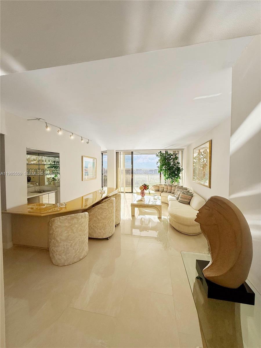 HAMPTONS WEST CONDO - Residential