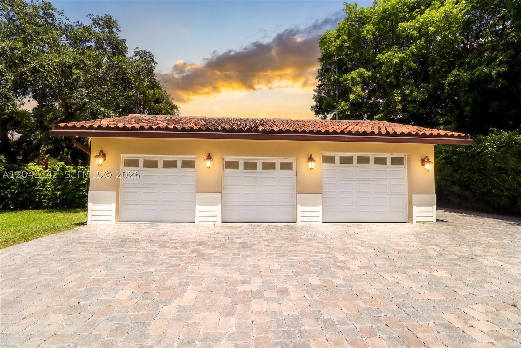 15144 SW 72nd Ct, Palmetto Bay, FL, 33158/$2,200,000 3 15144 SW 72nd Ct