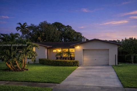 Photo of 4323 Harrison St, Hollywood, FL 33021 (MLS # A12002069)