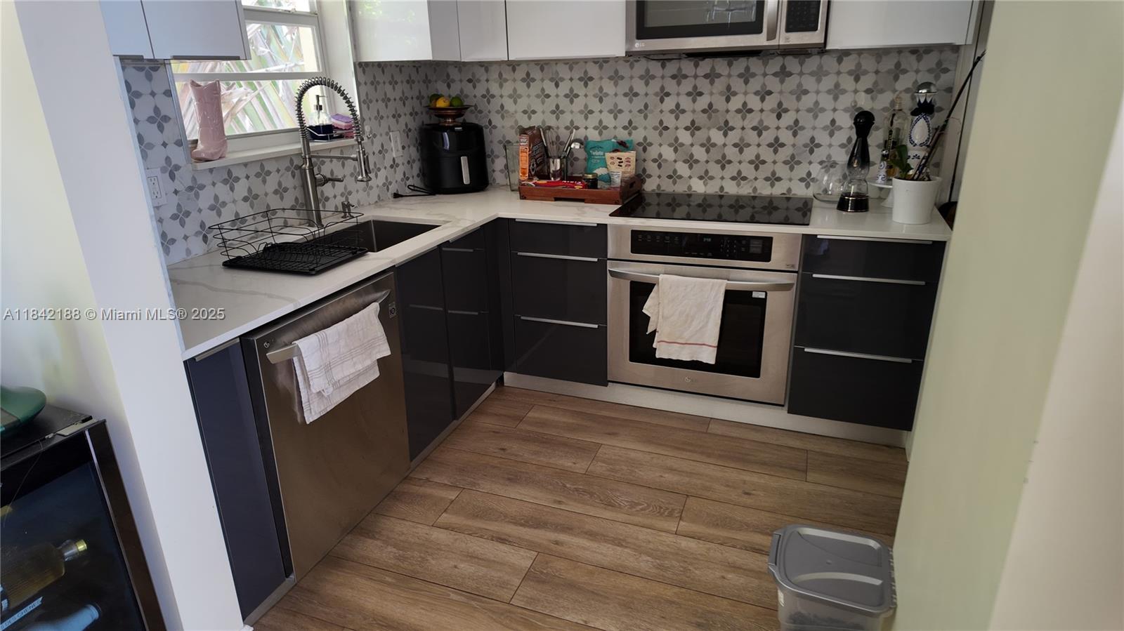 1535 MERIDIAN AVE CONDO - Residential