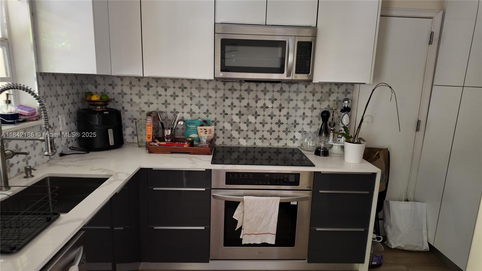 1535 MERIDIAN AVE CONDO - Residential