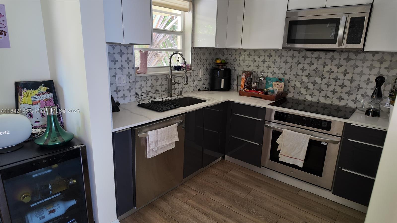 1535 MERIDIAN AVE CONDO - Residential