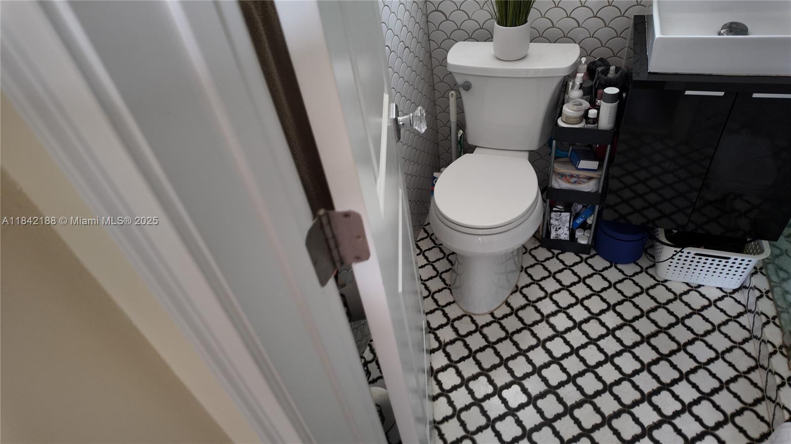 1535 MERIDIAN AVE CONDO - Residential