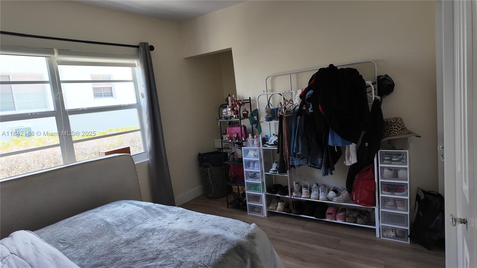 1535 MERIDIAN AVE CONDO - Residential