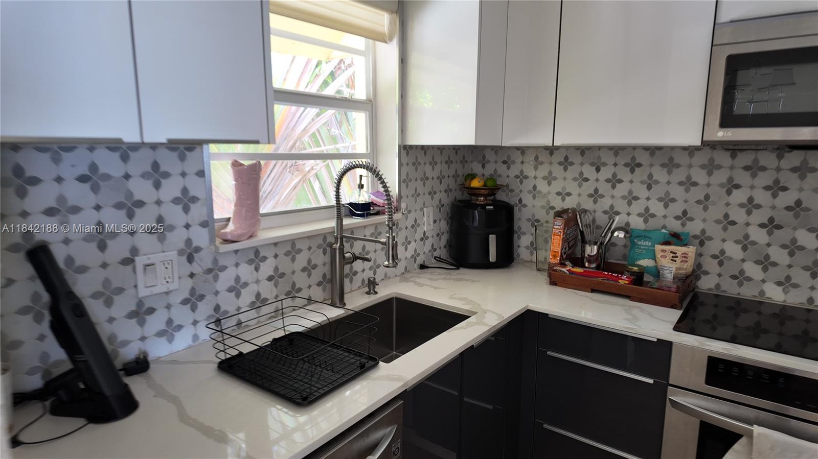 1535 MERIDIAN AVE CONDO - Residential