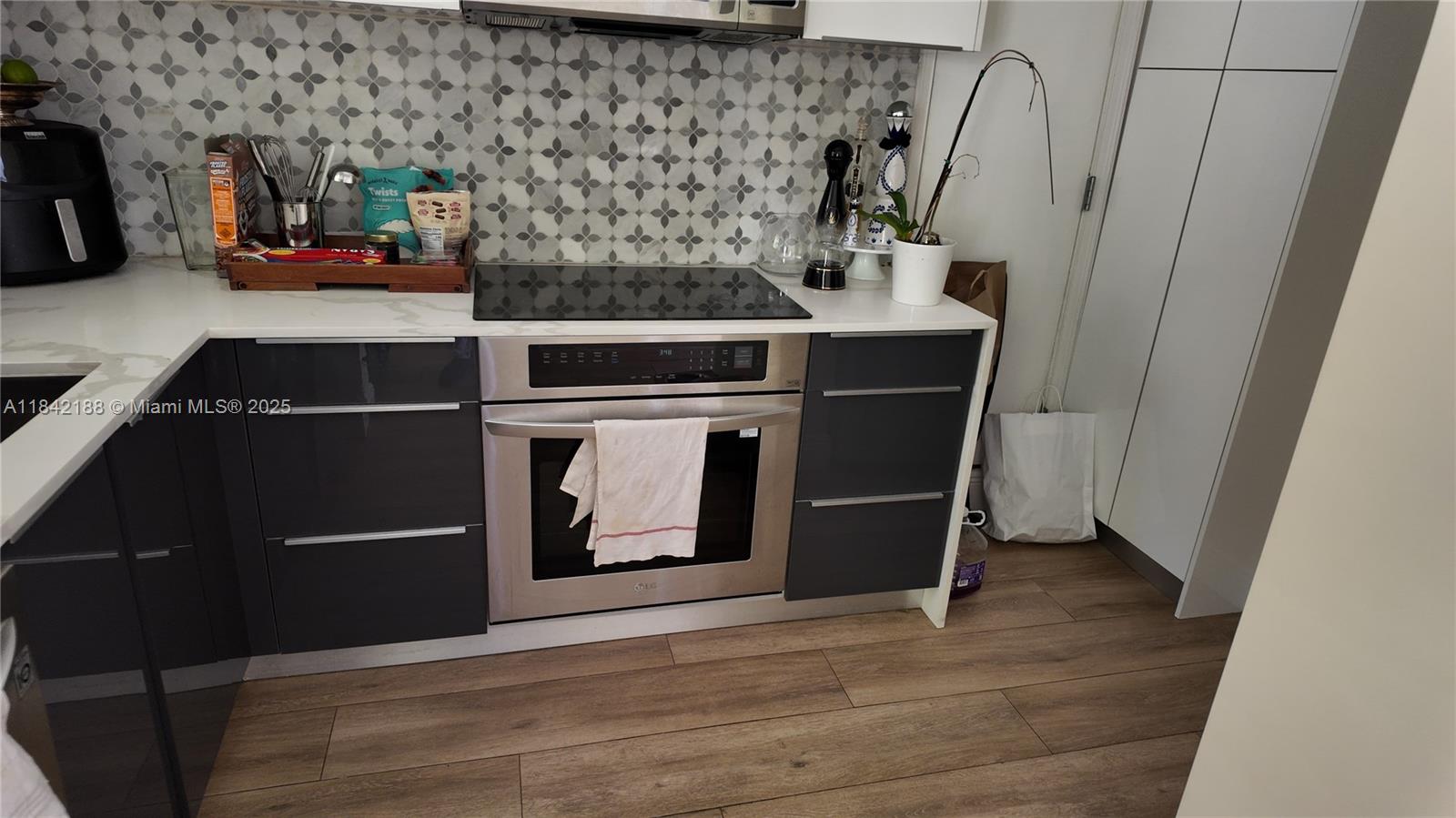 1535 MERIDIAN AVE CONDO - Residential