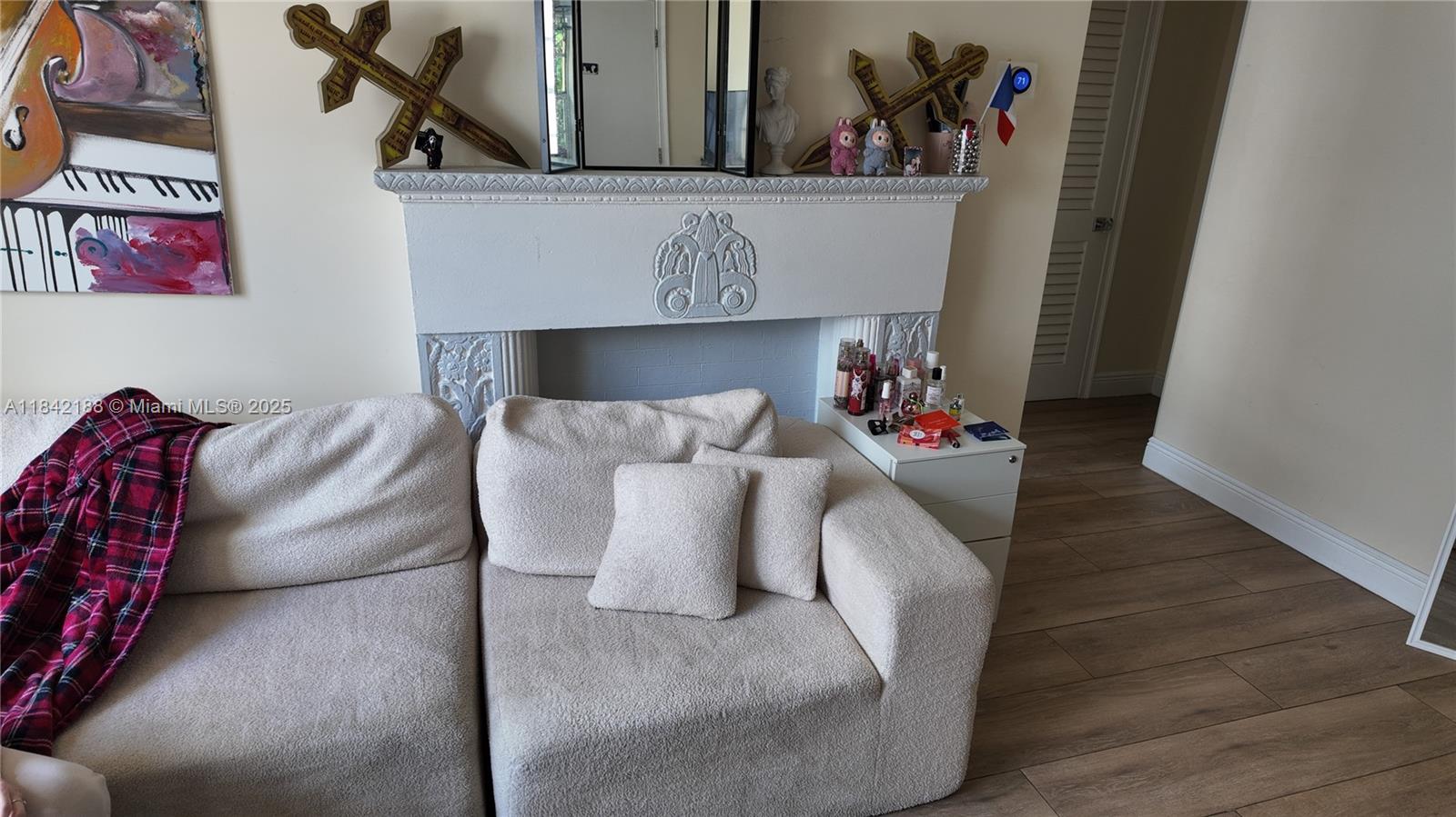 1535 MERIDIAN AVE CONDO - Residential