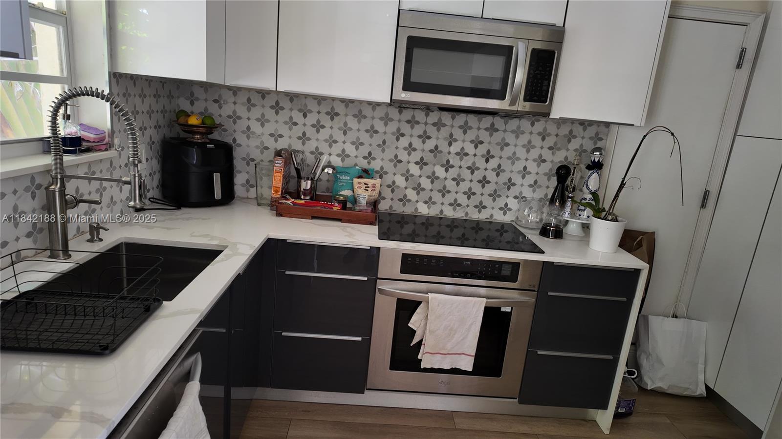 1535 MERIDIAN AVE CONDO - Residential