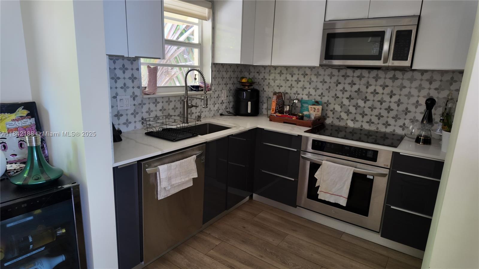 1535 MERIDIAN AVE CONDO - Residential