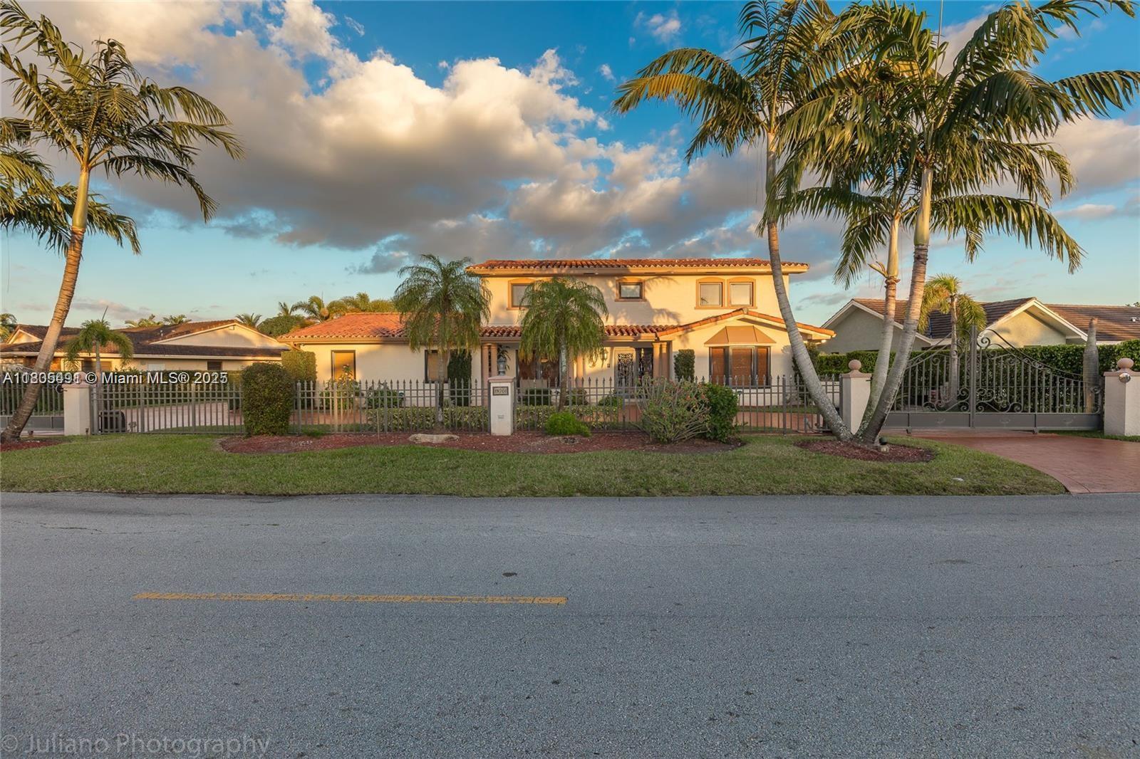 19701 W Oakmont Dr, Hialeah, Miami-Dade County, Florida - 4 Bedrooms  
4 Bathrooms - 