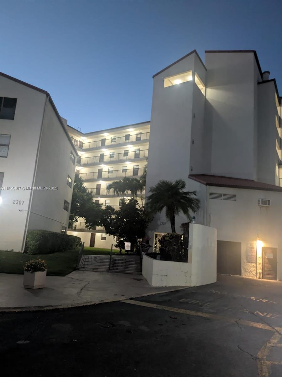 Rental Property at 2309 S Cypress Bend Dr 612C, Pompano Beach, Broward County, Florida - Bedrooms: 1 
Bathrooms: 2  - $1,800 MO.