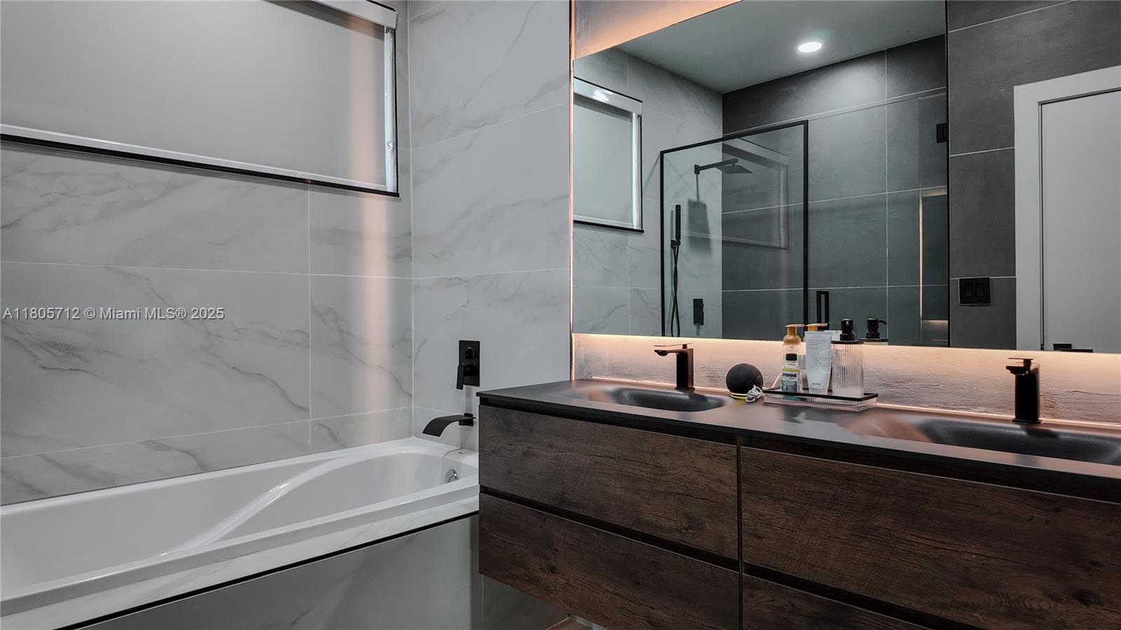 DORAL PALMS NORTH - Residential