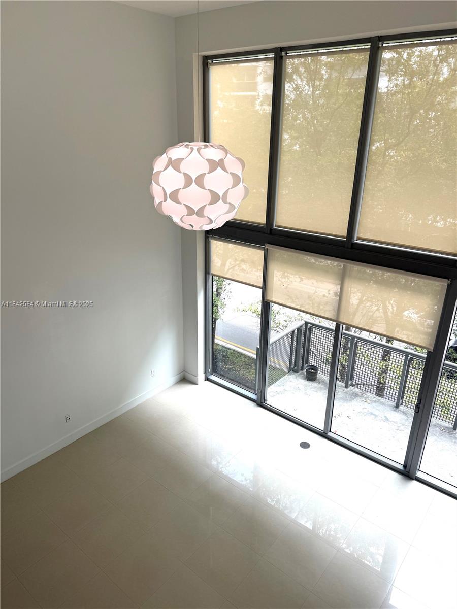 6000 Collins Ave 313