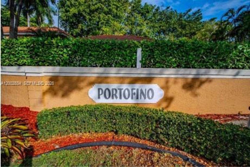 Photo of 11459 Lakeview Dr #7A, Coral Springs, FL 33071 (MLS # A12002834)