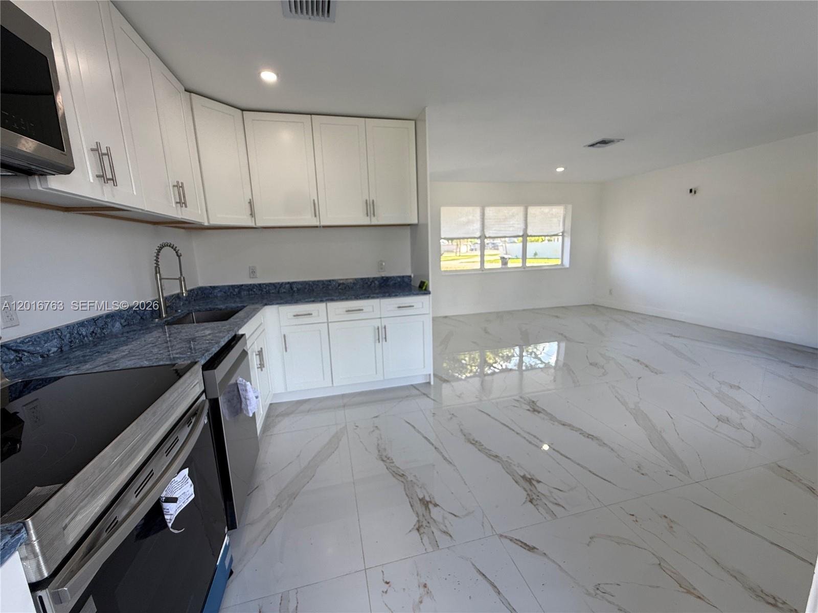 LAUDERDALE VILLAS - Residential Lease
