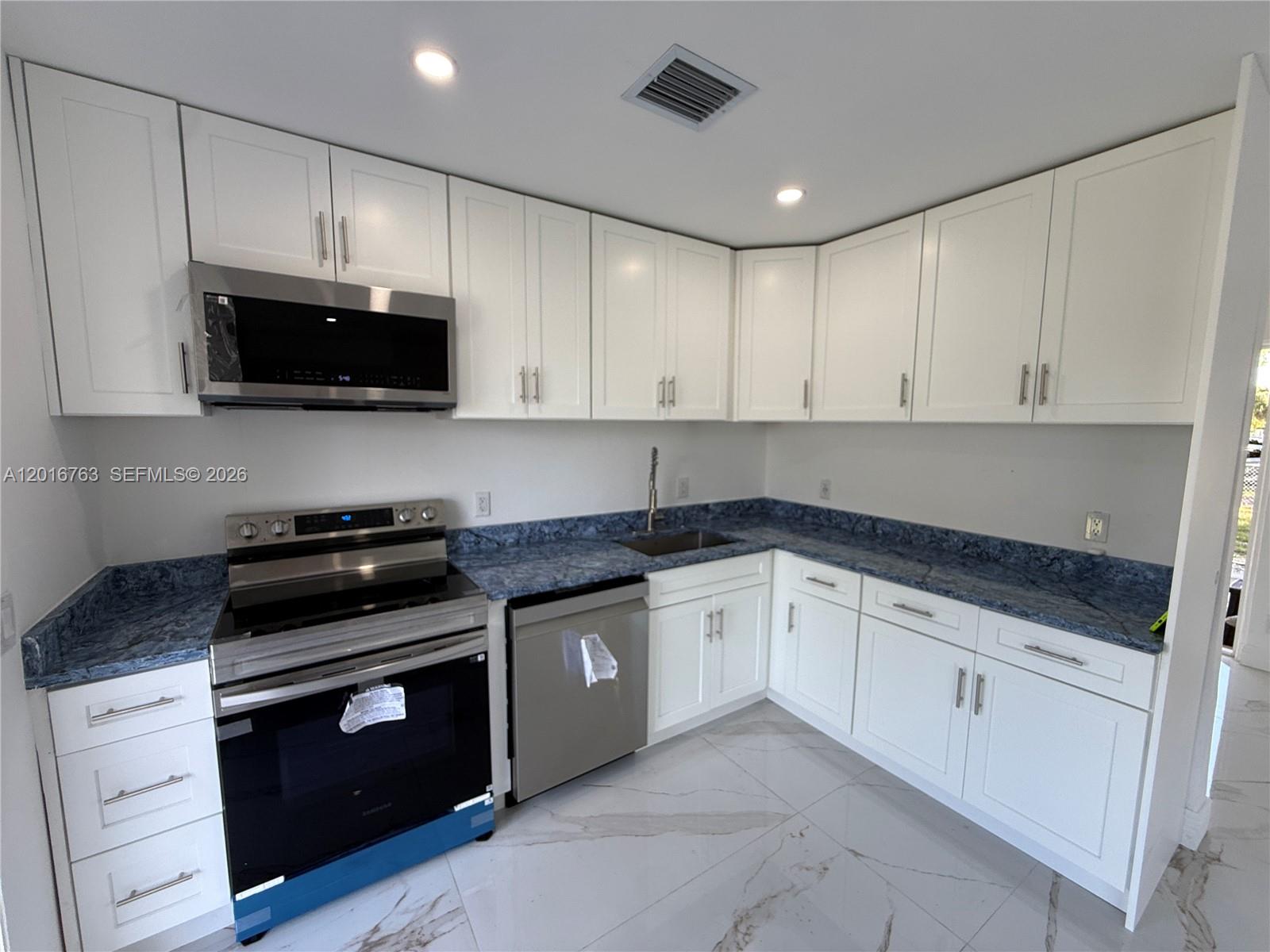 LAUDERDALE VILLAS - Residential Lease