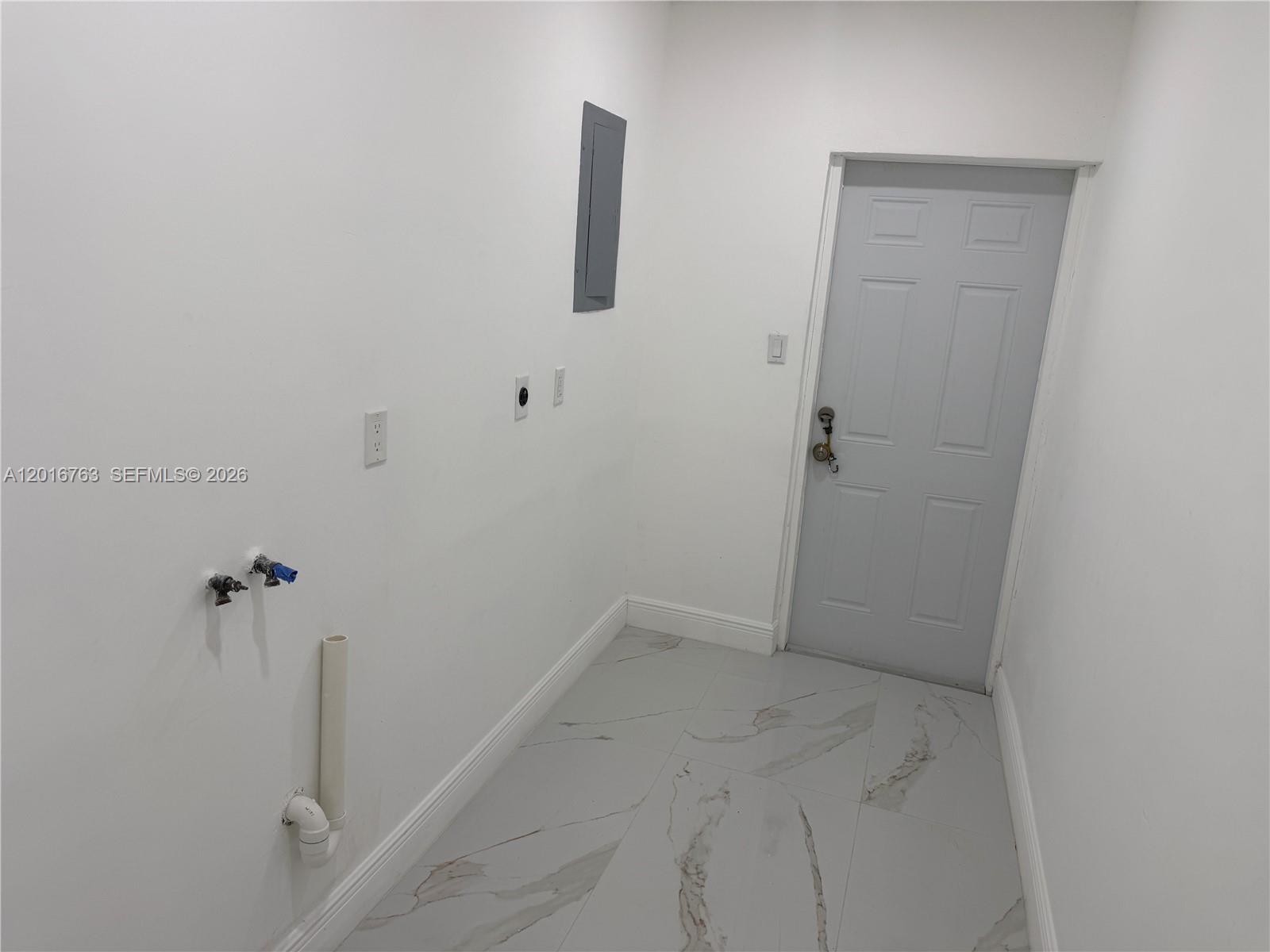LAUDERDALE VILLAS - Residential Lease