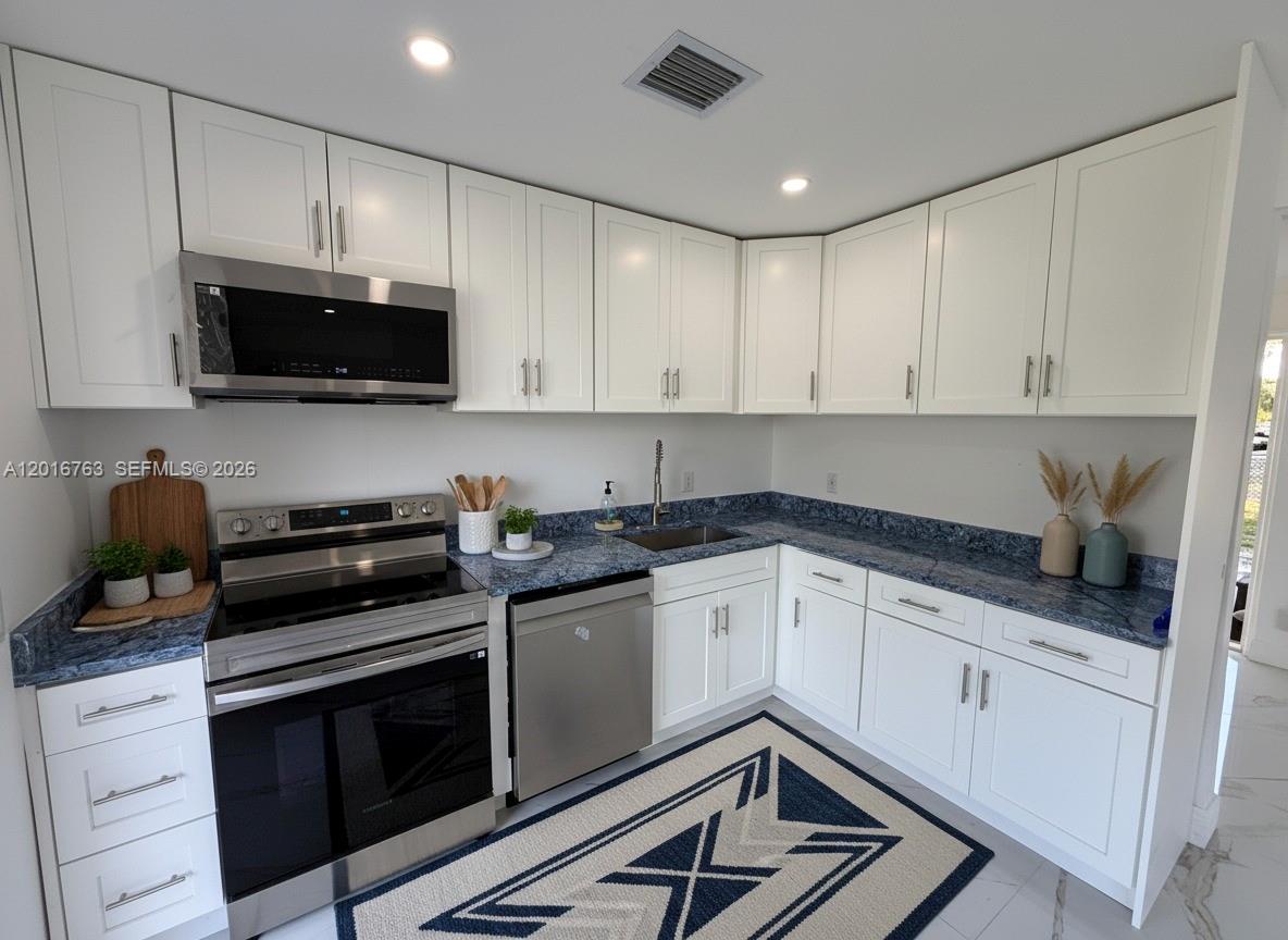 LAUDERDALE VILLAS - Residential Lease