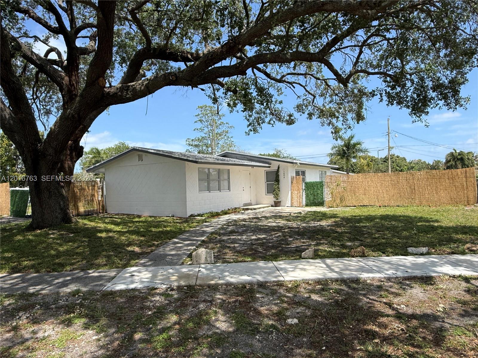 LAUDERDALE VILLAS - Residential Lease