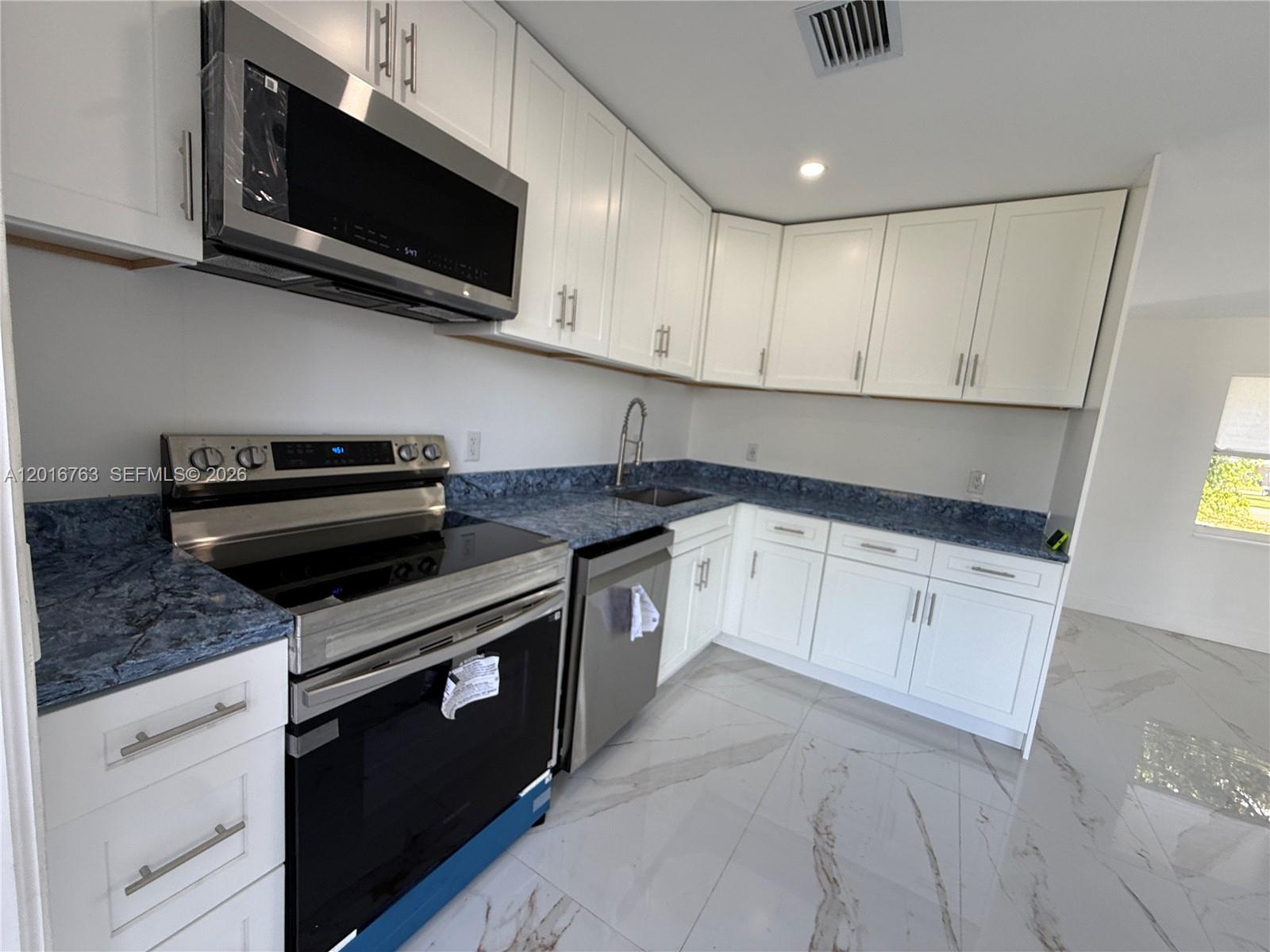 LAUDERDALE VILLAS - Residential Lease