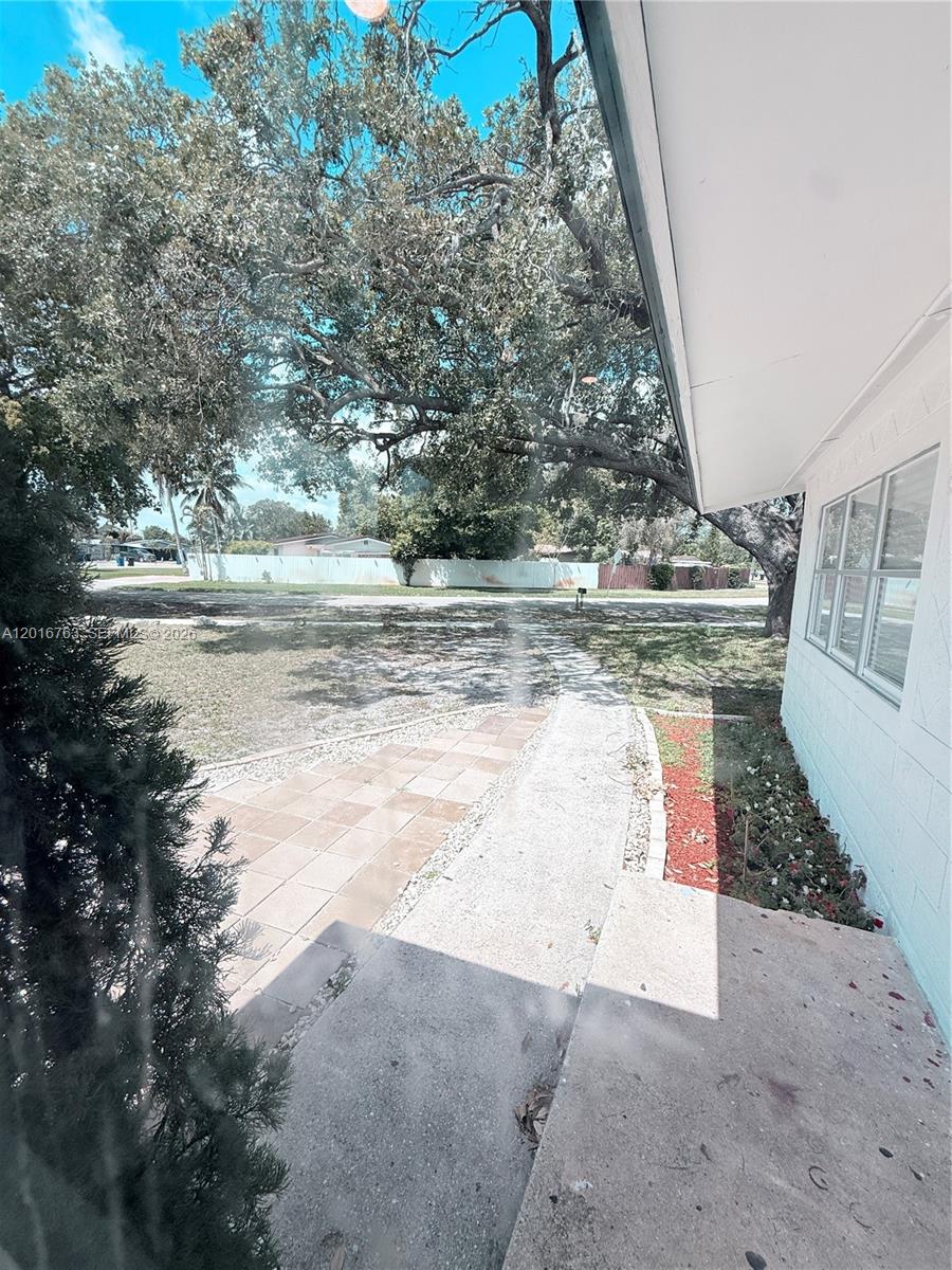 LAUDERDALE VILLAS - Residential Lease