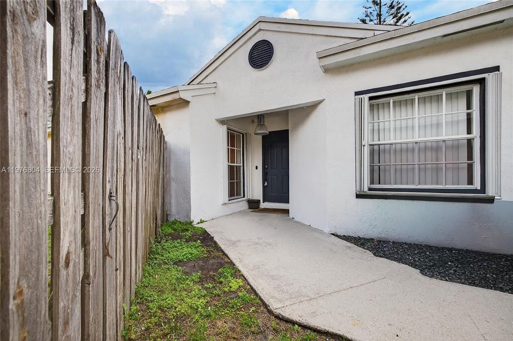 Photo of 336 S Ketch Dr, Sunrise, FL 33326 (MLS # A11976804)