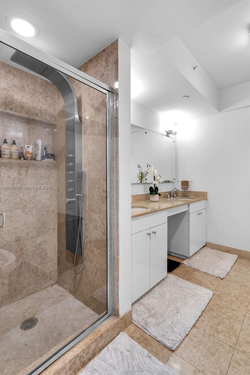 GREEN DIAMOND CONDO - Residential