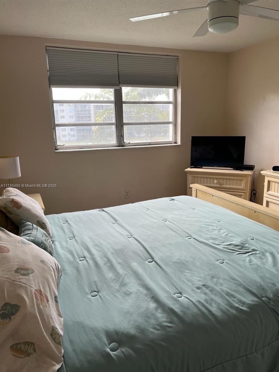 2855 Leonard Dr H305