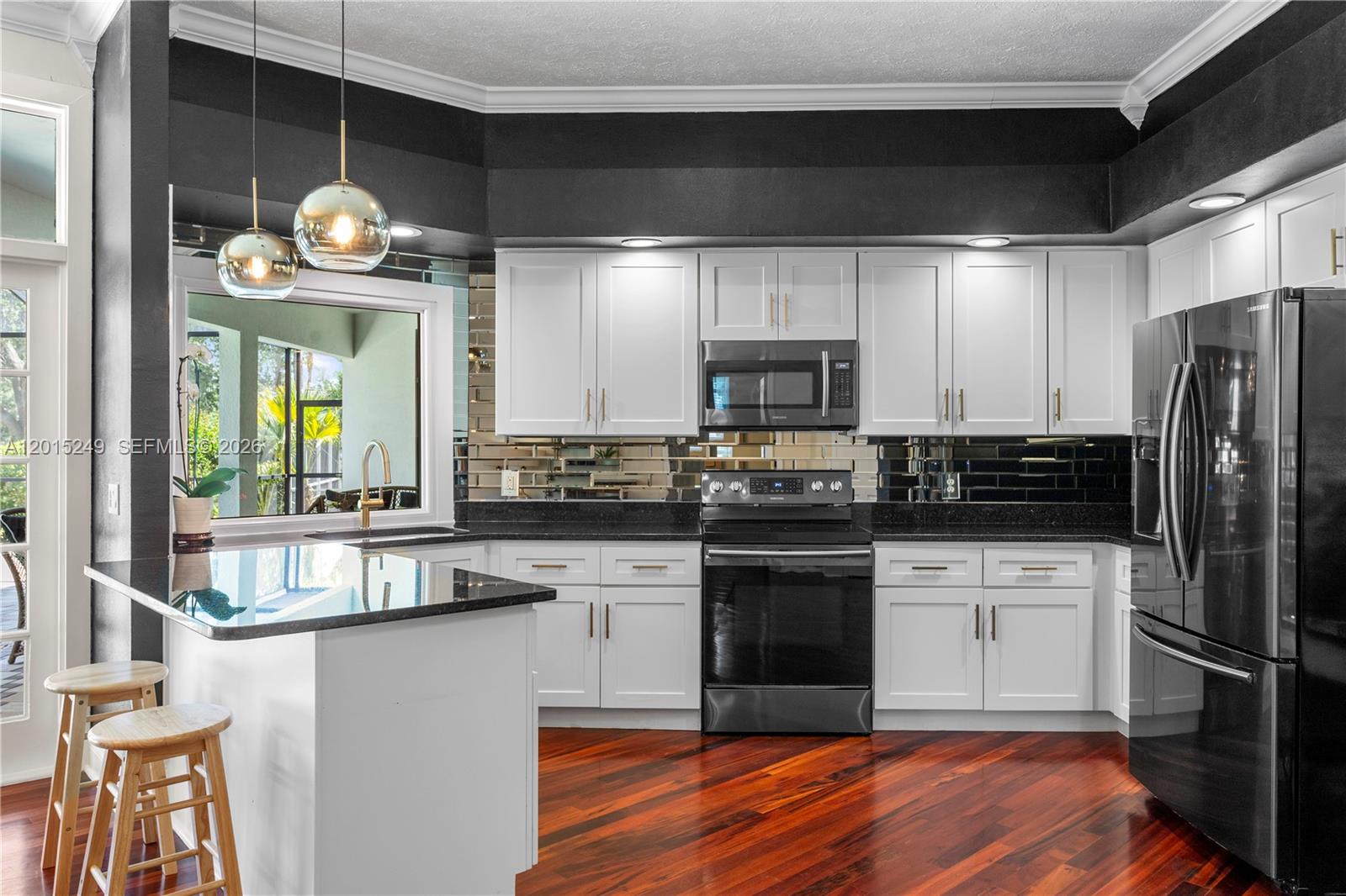 RIVER HILLS COUNTRY CLUB - Residential