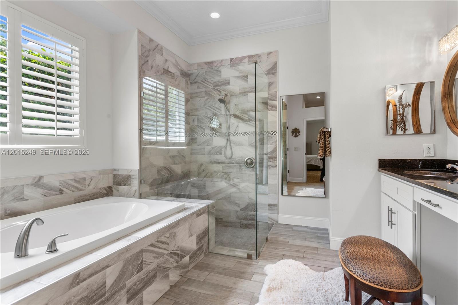 RIVER HILLS COUNTRY CLUB - Residential