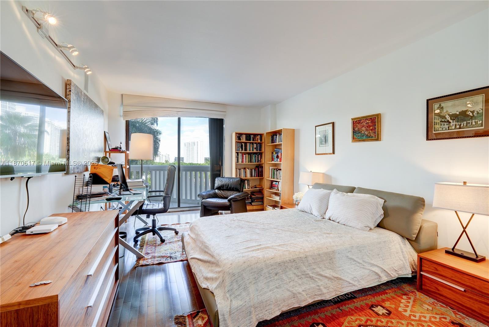 2000 ISL BLVD WILLIAMS IS - Residential