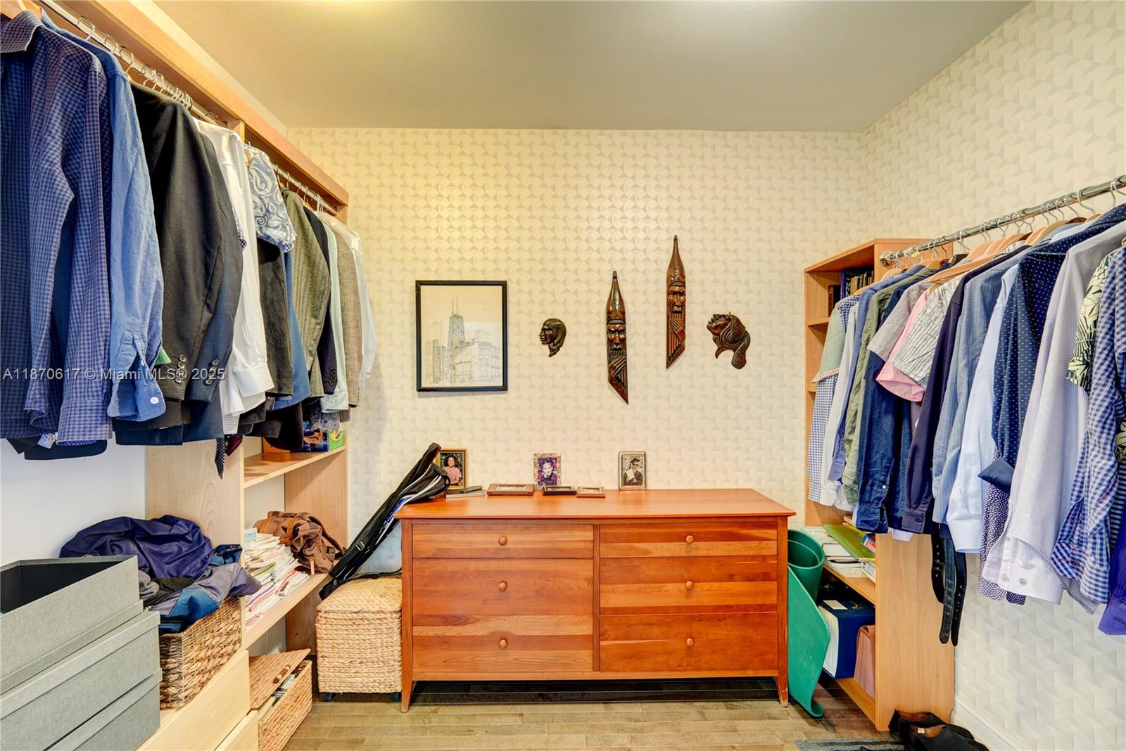 2000 ISL BLVD WILLIAMS IS - Residential