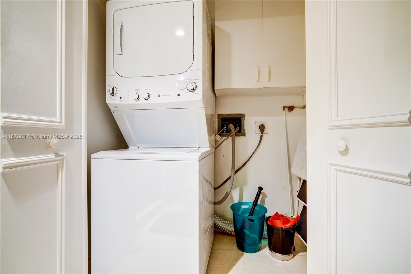 2000 ISL BLVD WILLIAMS IS - Residential