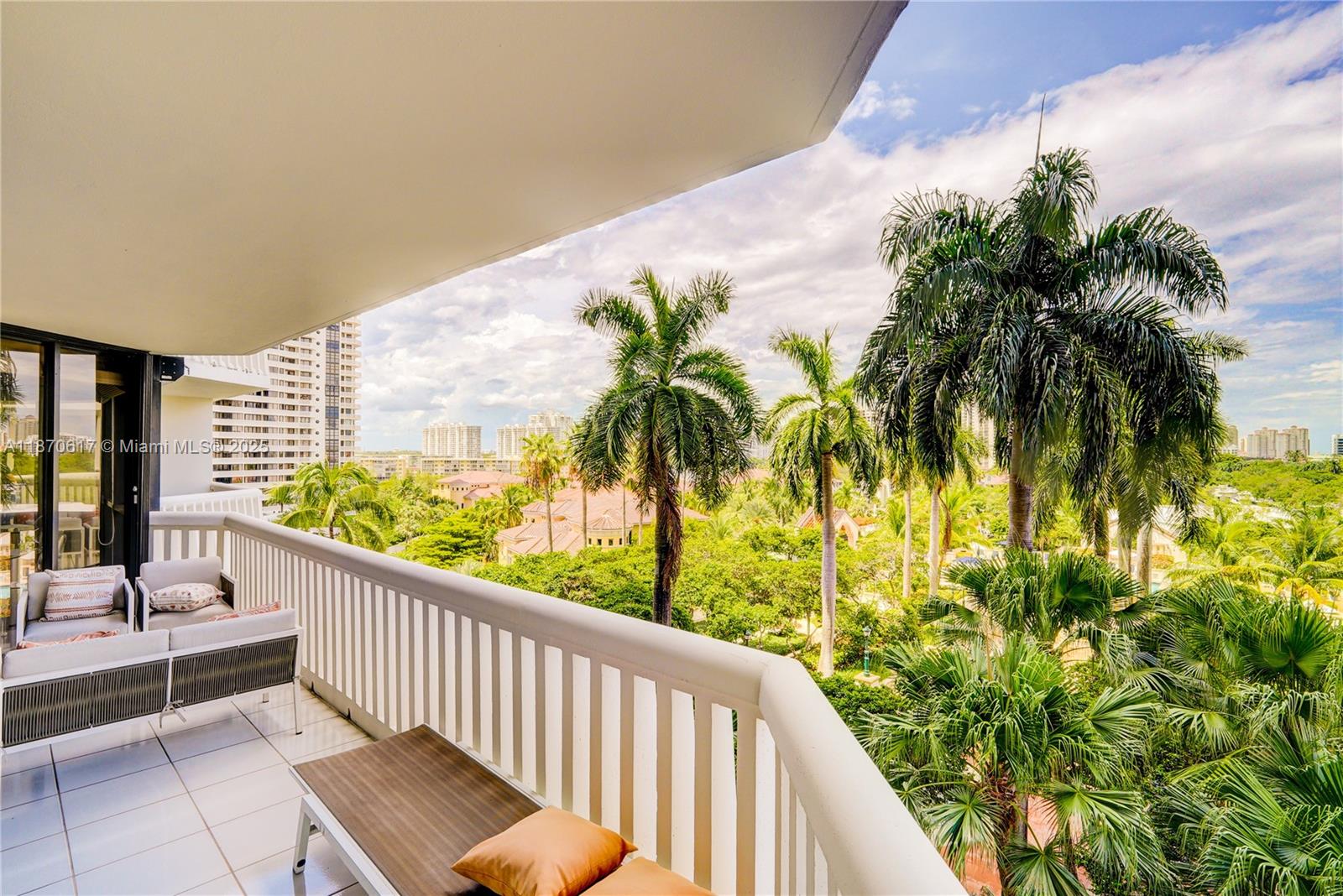 2000 ISL BLVD WILLIAMS IS - Residential