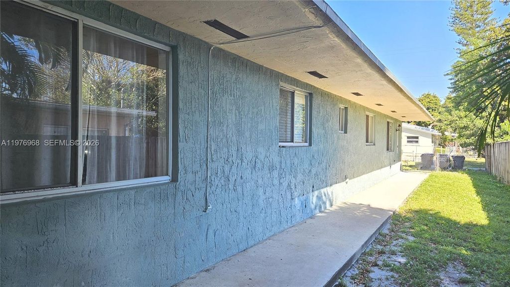 Photo of Hollywood, FL 33020 (MLS # A11976968)