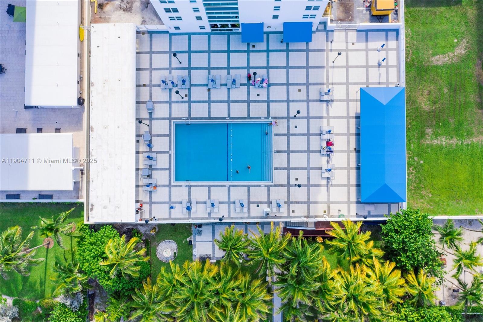 0HE CARRIAGE CLUB SOUTH C - Residential