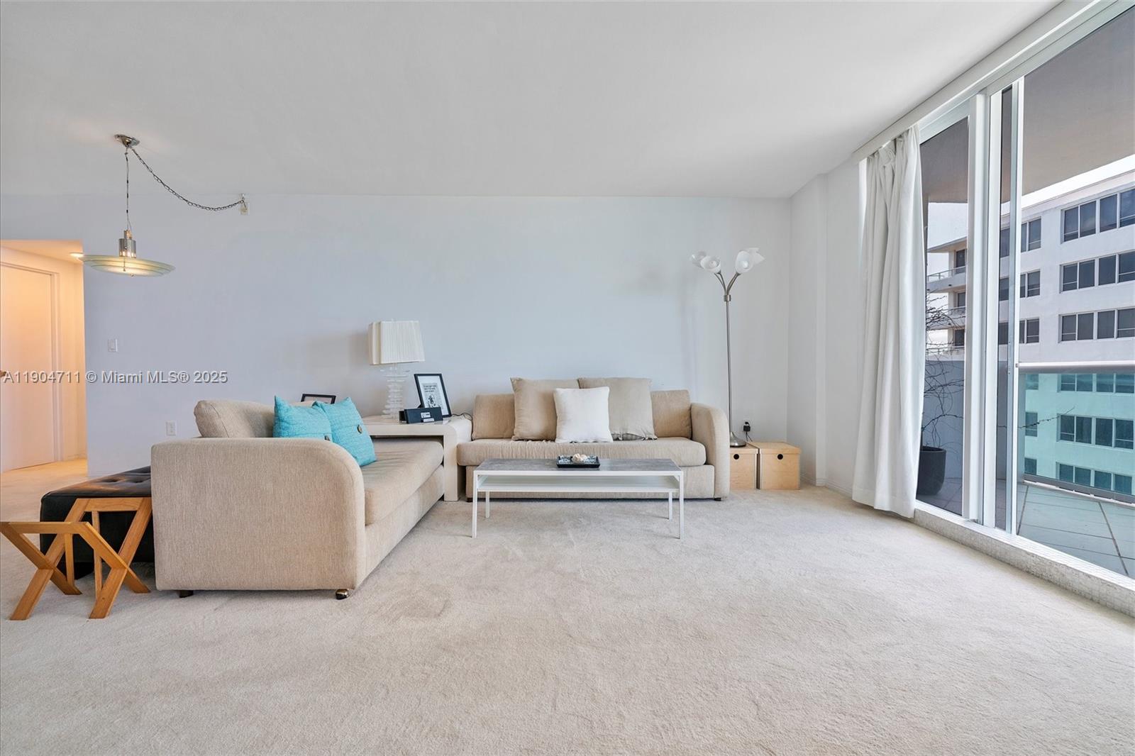 0HE CARRIAGE CLUB SOUTH C - Residential