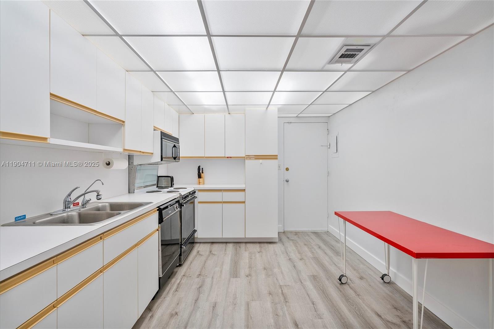 0HE CARRIAGE CLUB SOUTH C - Residential