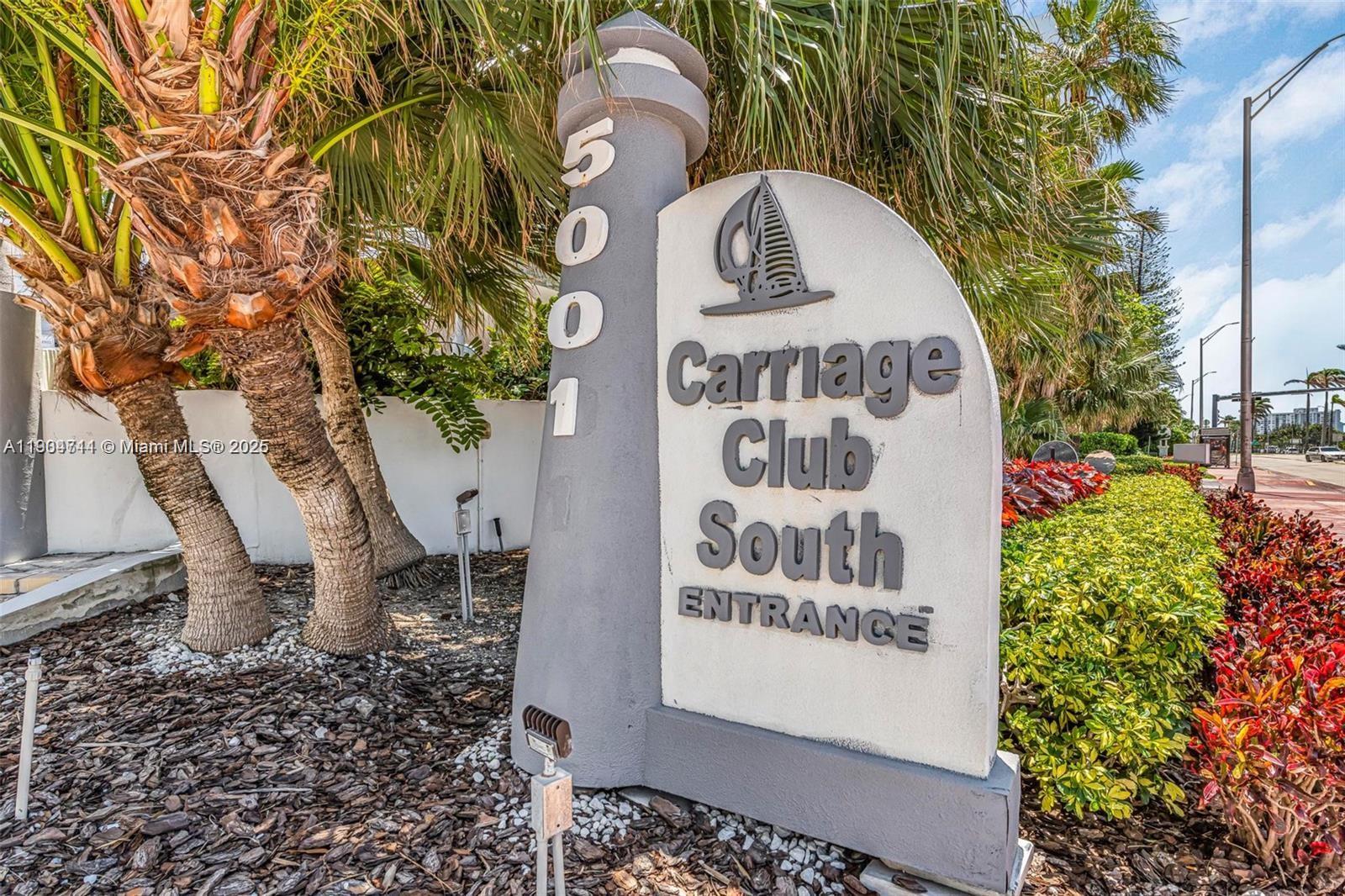 0HE CARRIAGE CLUB SOUTH C - Residential