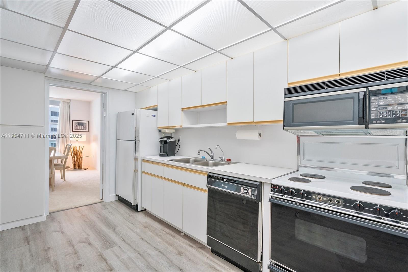 0HE CARRIAGE CLUB SOUTH C - Residential